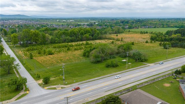 4847 W Wedington Drive, Fayetteville, AR 72704