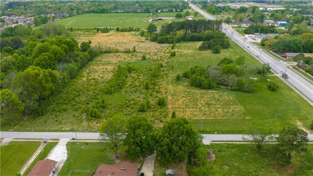 4847 W Wedington Drive, Fayetteville, AR 72704