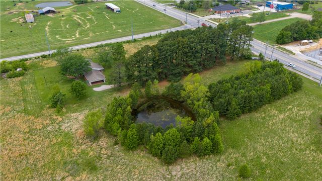 4847 W Wedington Drive, Fayetteville, AR 72704