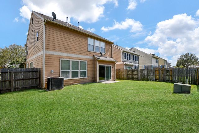 2910 Feather Green Trail, Fresno, TX 77545