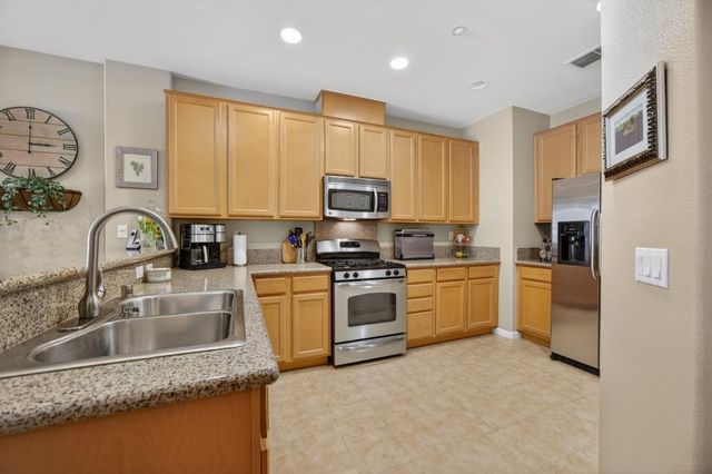 1405 Hudson Cir, Lincoln, CA 95648