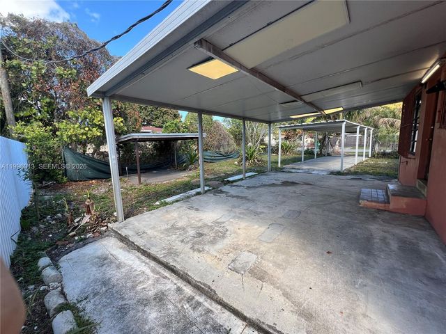 341 Aladdin St, Opa-locka, FL 33054
