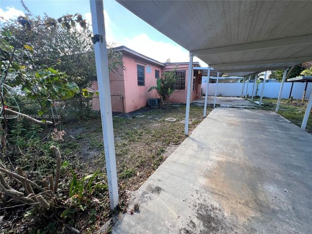341 Aladdin St, Opa-locka, FL 33054