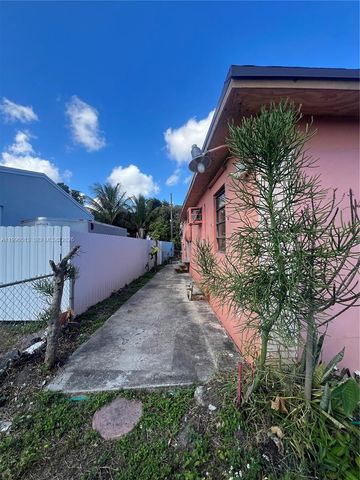 341 Aladdin St, Opa-locka, FL 33054