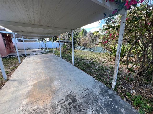 341 Aladdin St, Opa-locka, FL 33054