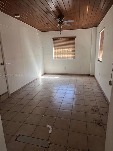 341 Aladdin St, Opa-locka, FL 33054