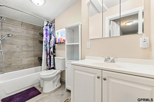 4205 D Street, Omaha, NE 68107
