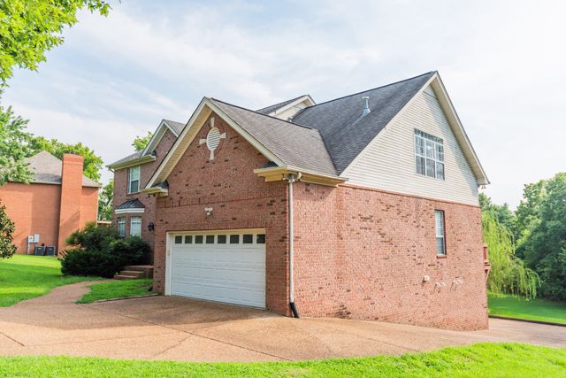 814 Lynn Dr, Goodlettsville, TN 37072