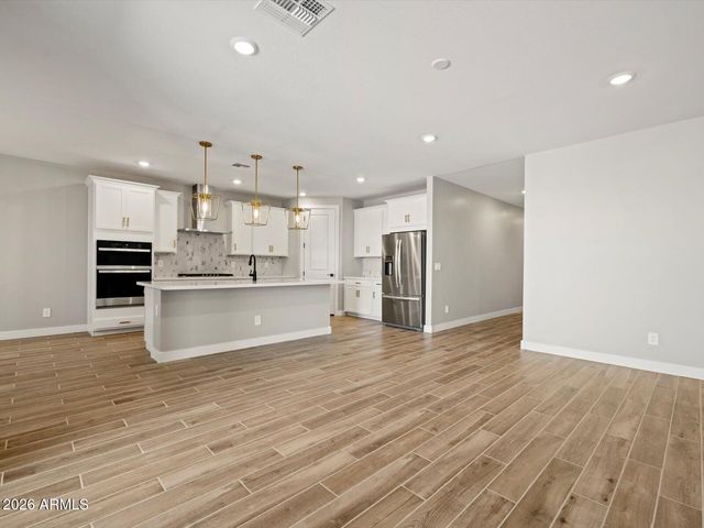 390 W FLATIRON Trail, Apache Junction, AZ 85120