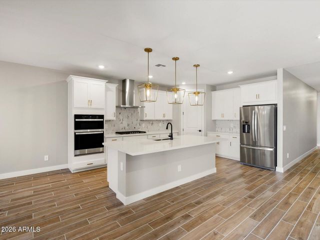 390 W FLATIRON Trail, Apache Junction, AZ 85120