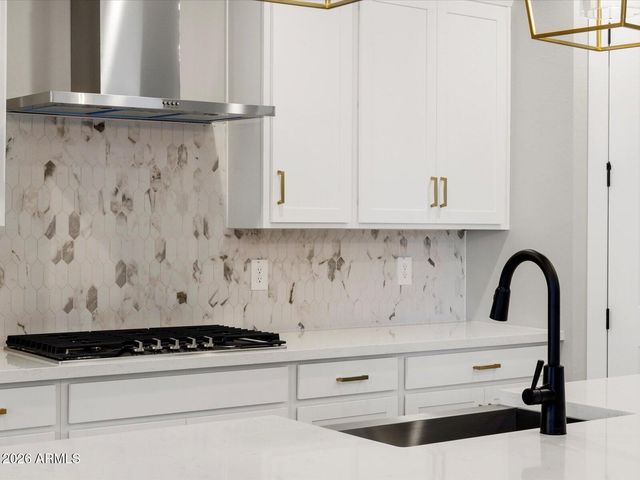 390 W FLATIRON Trail, Apache Junction, AZ 85120