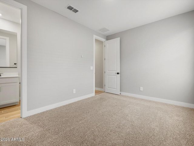 390 W FLATIRON Trail, Apache Junction, AZ 85120