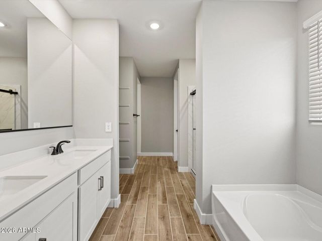 390 W FLATIRON Trail, Apache Junction, AZ 85120