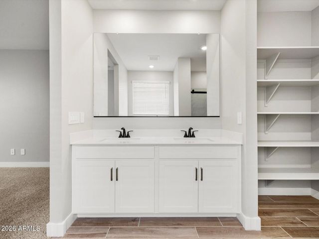 390 W FLATIRON Trail, Apache Junction, AZ 85120