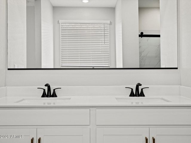 390 W FLATIRON Trail, Apache Junction, AZ 85120