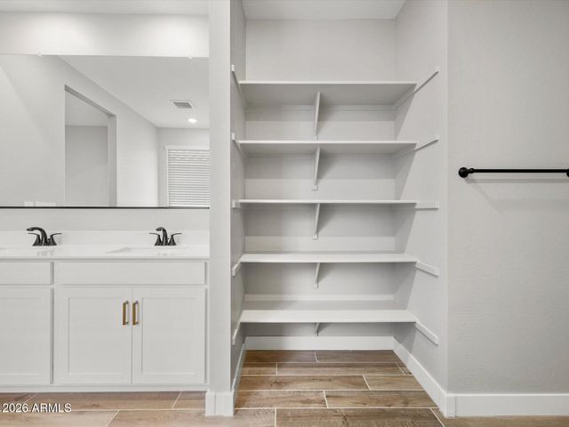 390 W FLATIRON Trail, Apache Junction, AZ 85120