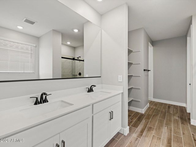 390 W FLATIRON Trail, Apache Junction, AZ 85120