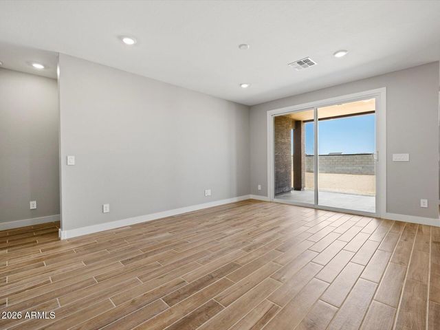 390 W FLATIRON Trail, Apache Junction, AZ 85120