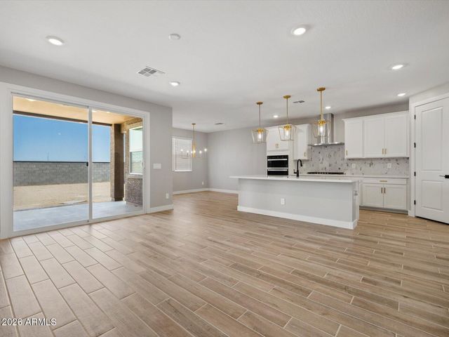 390 W FLATIRON Trail, Apache Junction, AZ 85120