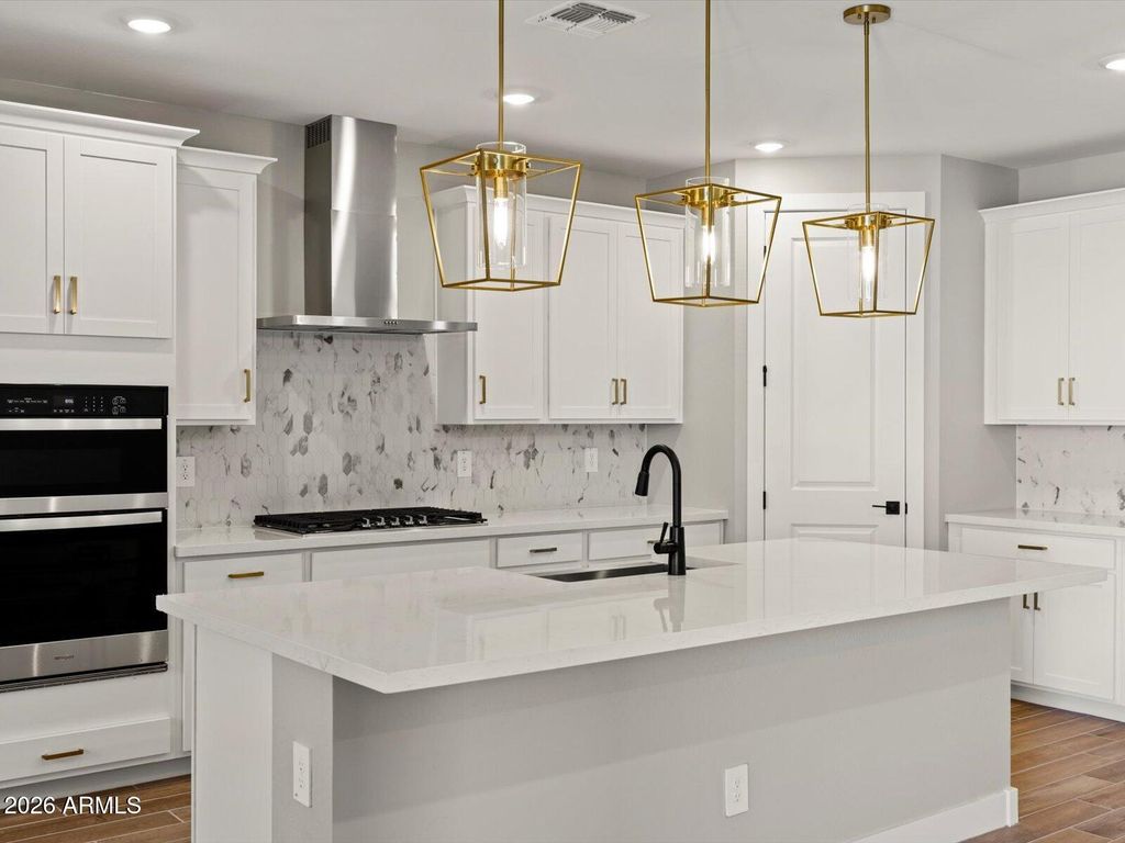 390 W FLATIRON Trail, Apache Junction, AZ 85120