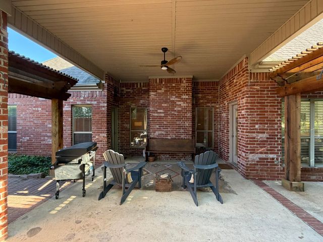 135 Marseille Drive, Maumelle, AR 72113