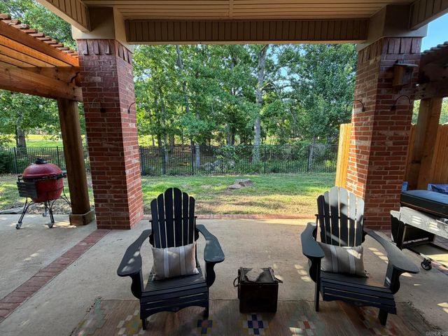 135 Marseille Drive, Maumelle, AR 72113