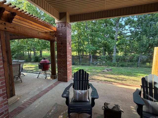 135 Marseille Drive, Maumelle, AR 72113