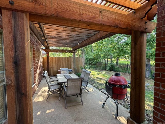 135 Marseille Drive, Maumelle, AR 72113