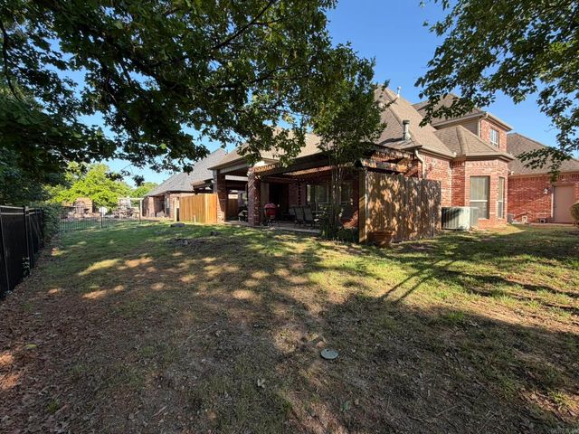 135 Marseille Drive, Maumelle, AR 72113