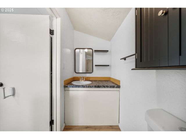 5305 Se FLAVEL St, Portland, OR 97206
