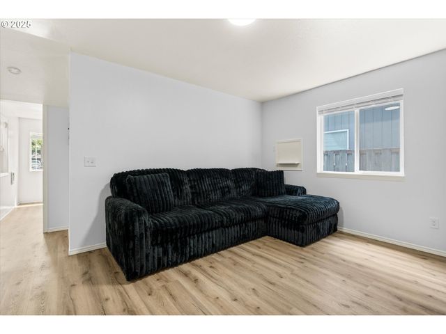 5305 Se FLAVEL St, Portland, OR 97206