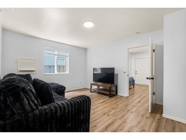 5305 Se FLAVEL St, Portland, OR 97206