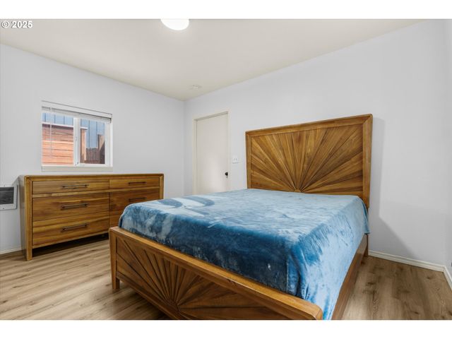 5305 Se FLAVEL St, Portland, OR 97206