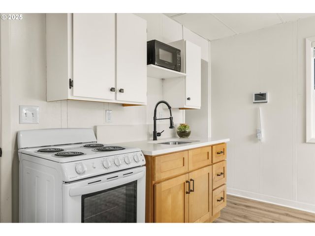 5305 Se FLAVEL St, Portland, OR 97206