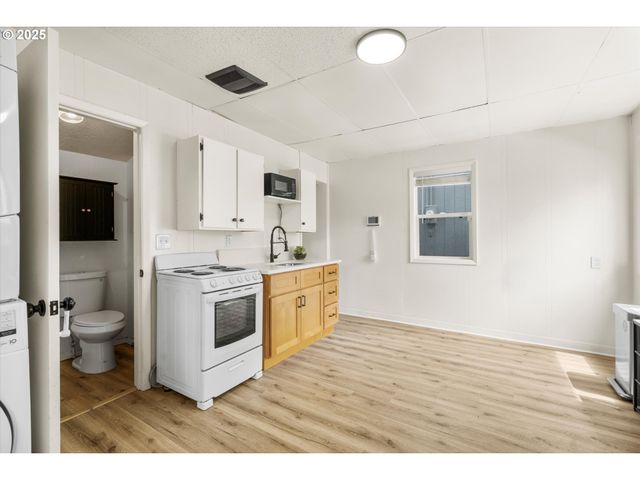 5305 Se FLAVEL St, Portland, OR 97206