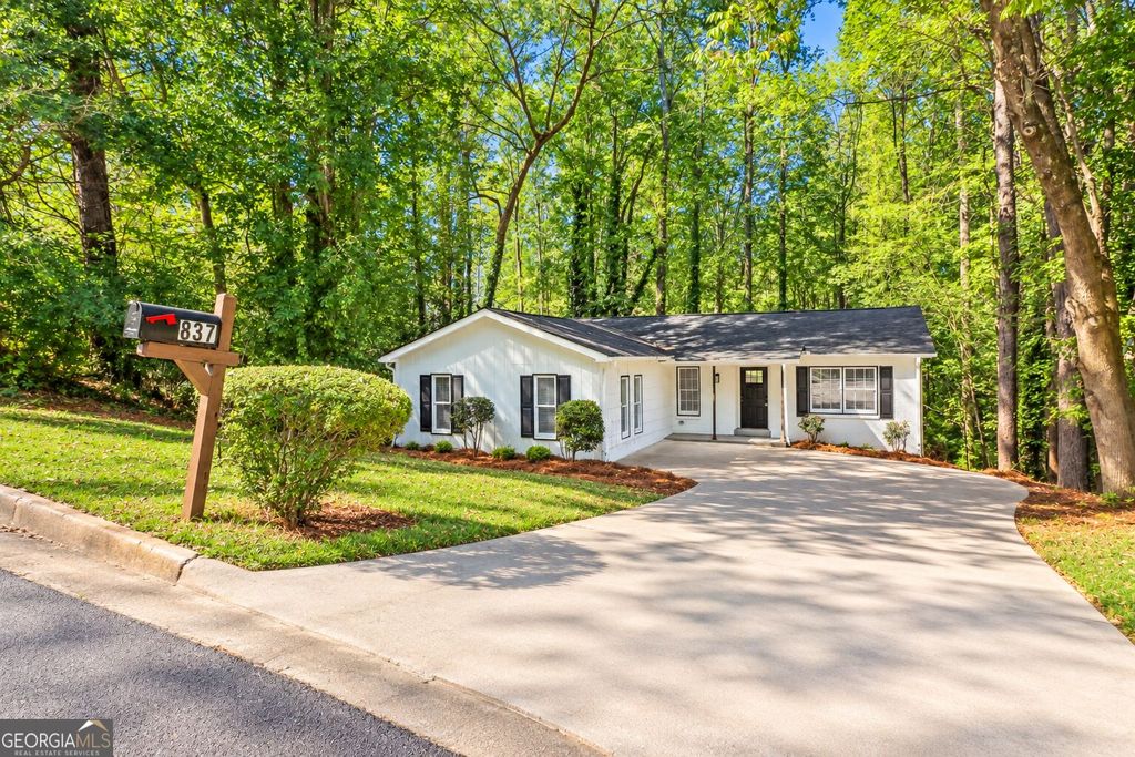 837 Hemingway Road, Stone Mountain, GA 30088 — photo 2