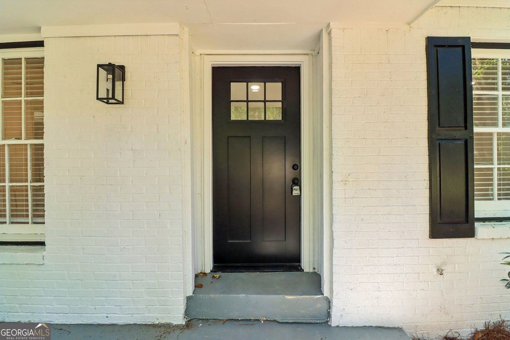 837 Hemingway Road, Stone Mountain, GA 30088 — photo 3