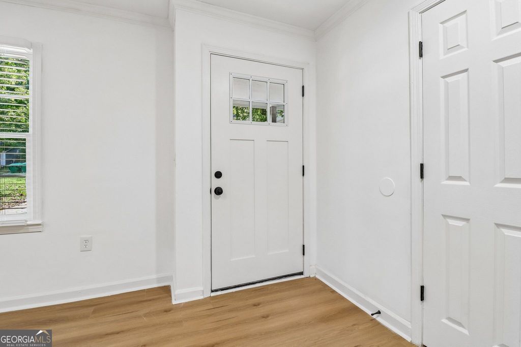 837 Hemingway Road, Stone Mountain, GA 30088 — photo 4