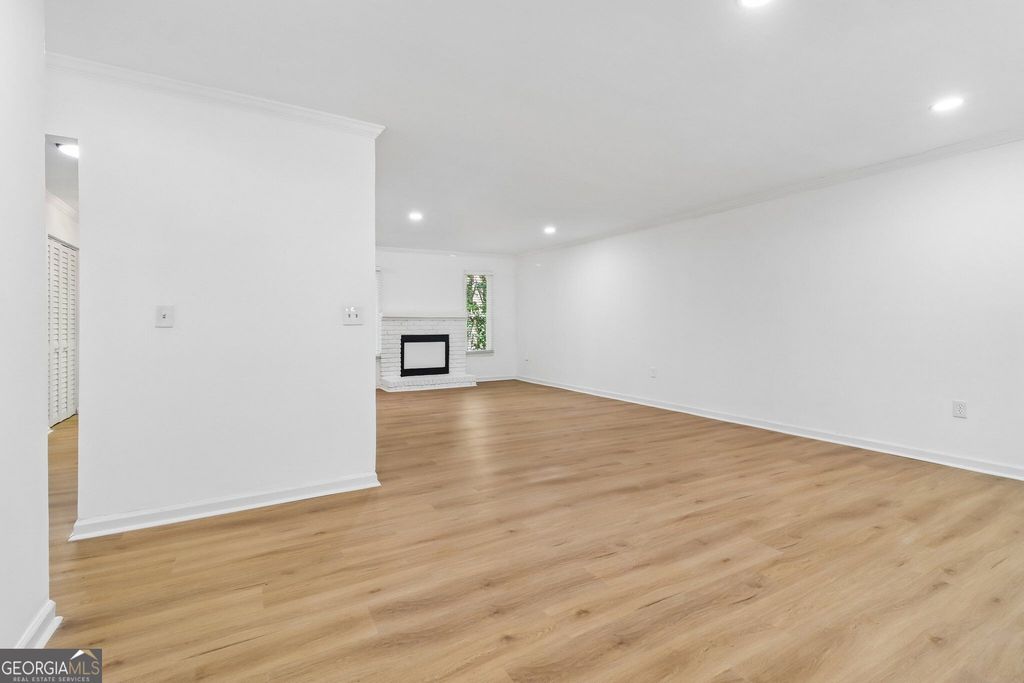 837 Hemingway Road, Stone Mountain, GA 30088 — photo 5