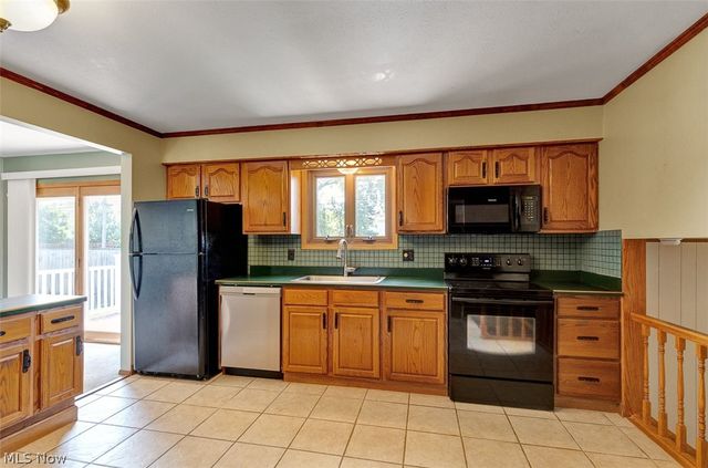 2211 Camelot Drive, Parma, OH 44134