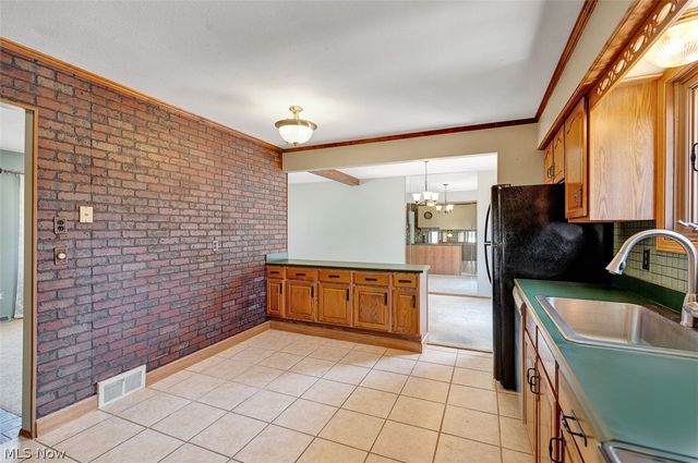 2211 Camelot Drive, Parma, OH 44134