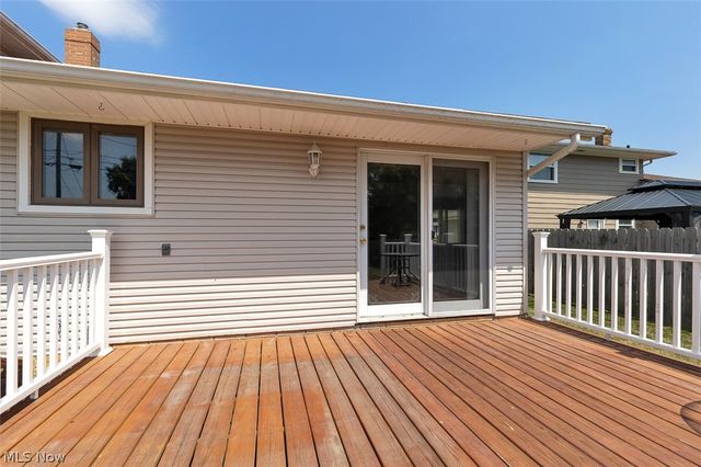 2211 Camelot Drive, Parma, OH 44134