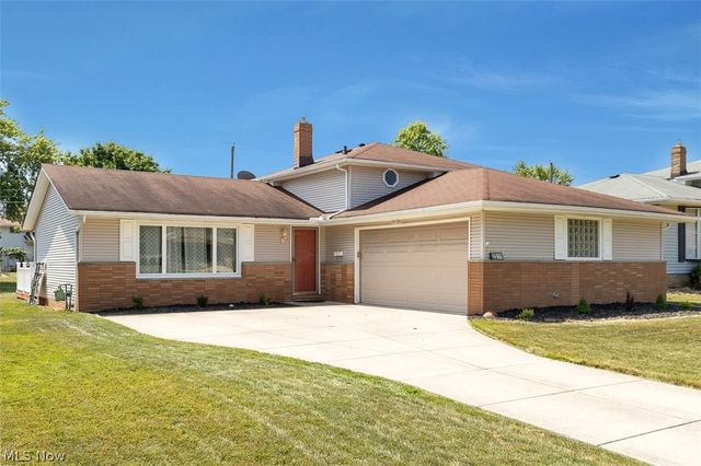 2211 Camelot Drive, Parma, OH 44134
