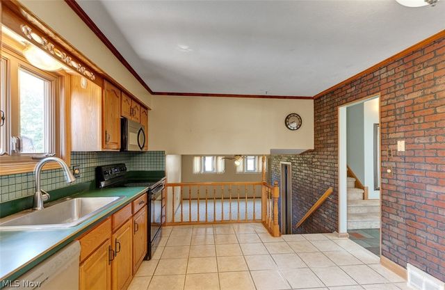 2211 Camelot Drive, Parma, OH 44134