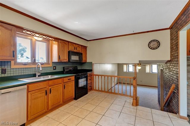 2211 Camelot Drive, Parma, OH 44134