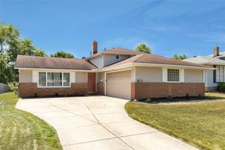 2211 Camelot Drive, Parma, OH 44134