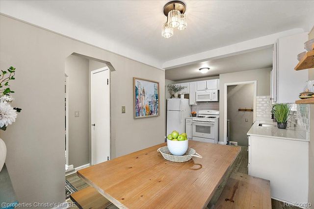 21553 Bournemouth Street, Harper Woods, MI 48225