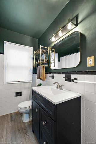 21553 Bournemouth Street, Harper Woods, MI 48225