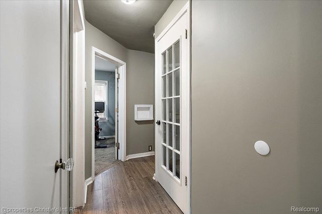 21553 Bournemouth Street, Harper Woods, MI 48225