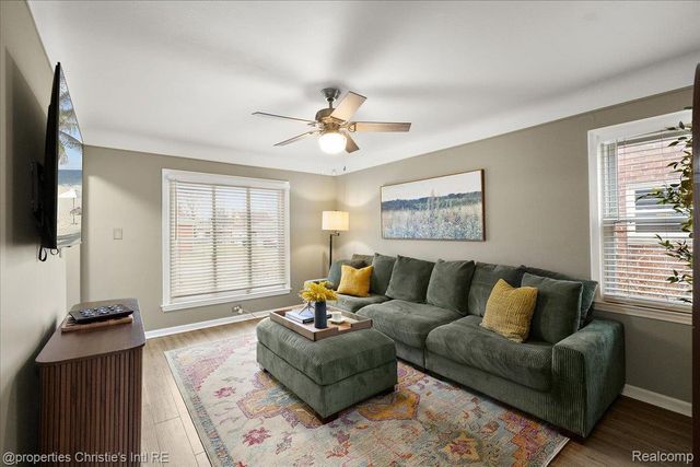 21553 Bournemouth Street, Harper Woods, MI 48225